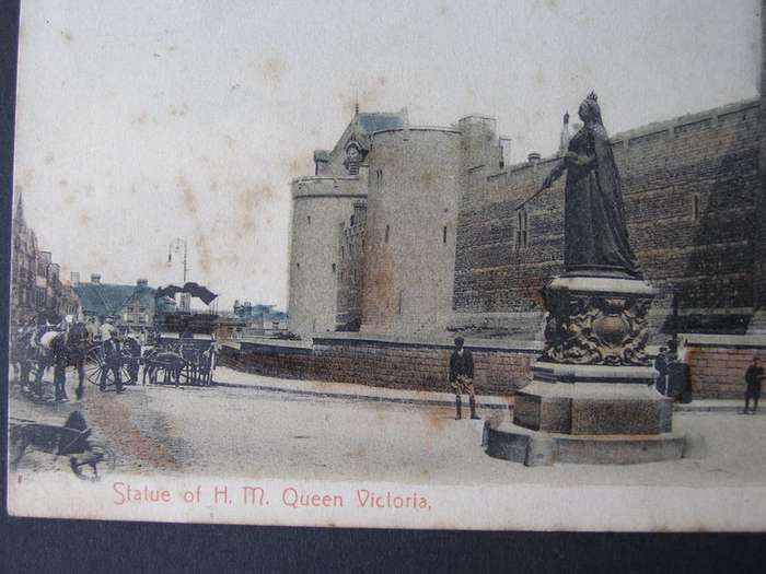 Antique British POSTCARD - Statue of H.M. Queen Victoria at Windsor, 1908