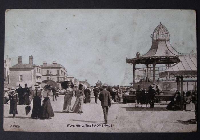 Dainty Series POSTCARD - Worthing, The Promenade 1905