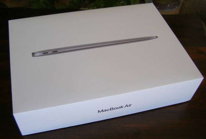APPLE MACBOOK AIR 13-INCH, M1 CHIP 7-CORE GPU 256GB, as new, opened but not used