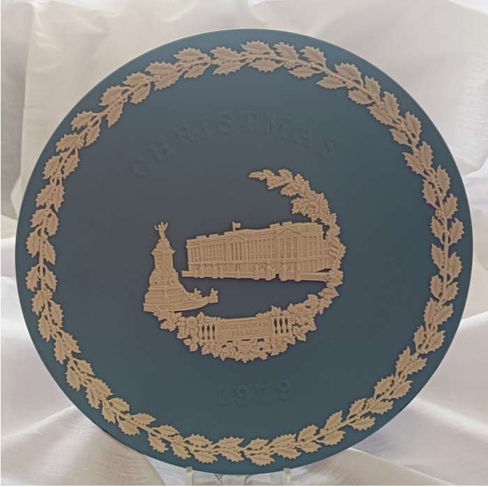 Limited Edition Wedgewood Buckingham Palace 1979 8" Christmas Plate - Make an Offer