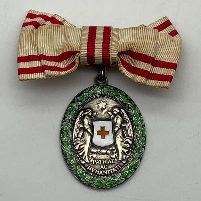 WW1  Austria/Hungary Red Cross '1864-1914' Medal/War Decoration (Lady's)