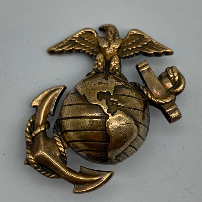 America  Early 'U.S. Marine Corps' Cap Badge