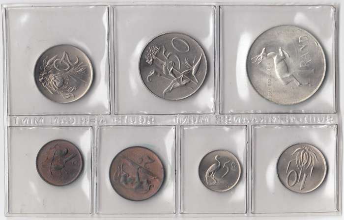 1967 MINT PACK UNC WITH SILVER R1 COIN (English)     1967-033~