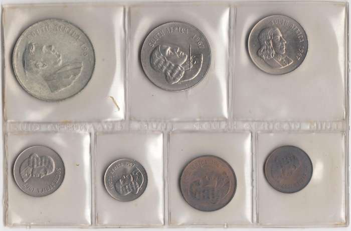 1967 MINT PACK UNC WITH SILVER R1 COIN (English)     1967-103~
