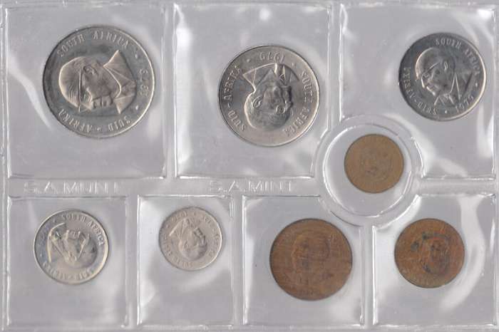 1979 MINT PACK UNC WITH 1/2 CENT COIN      1979-119