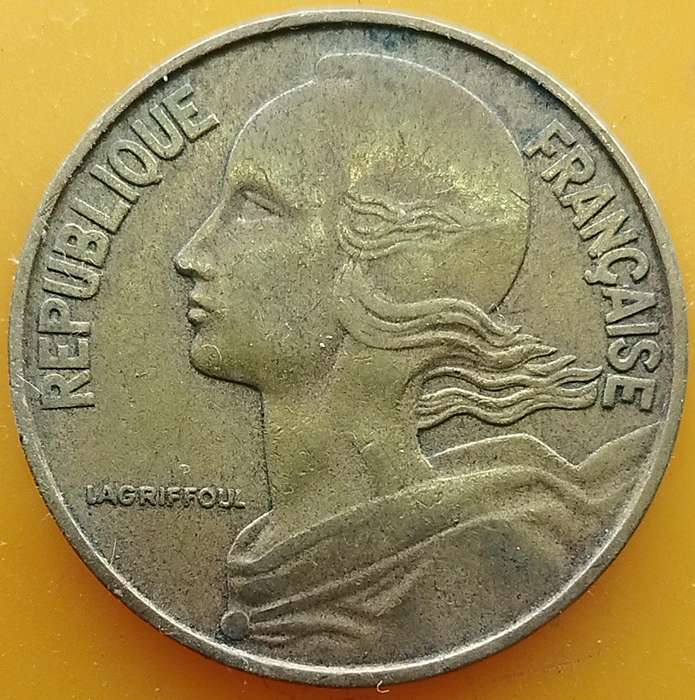 1968  20 Centimes Coin      France          SUN11972~