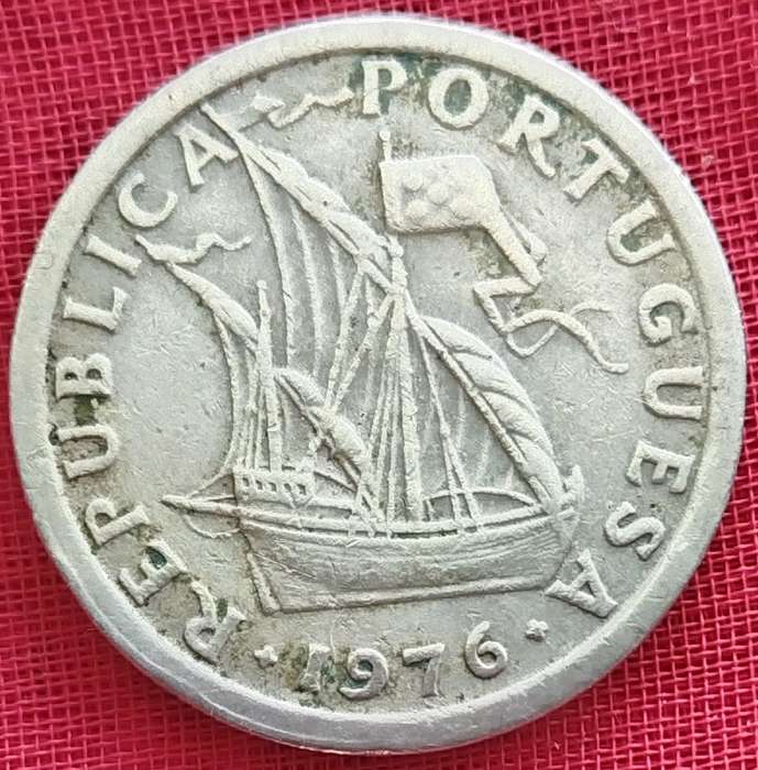 1976   2.5 Escudos   Coin       Portugal        SUN13846~