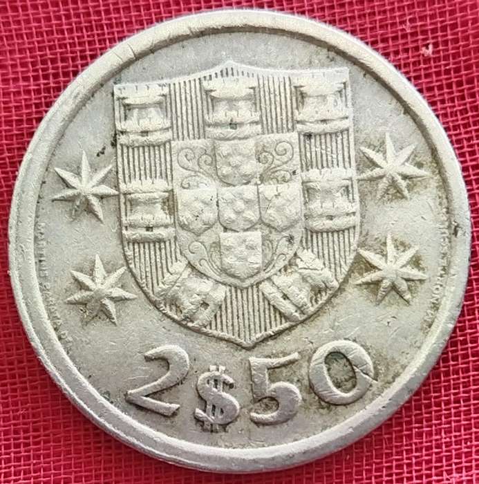 1976   2.5 Escudos   Coin       Portugal        SUN13846~