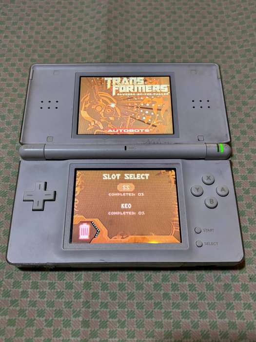 white Nintendo DS Lite with charger, stylus & free game
