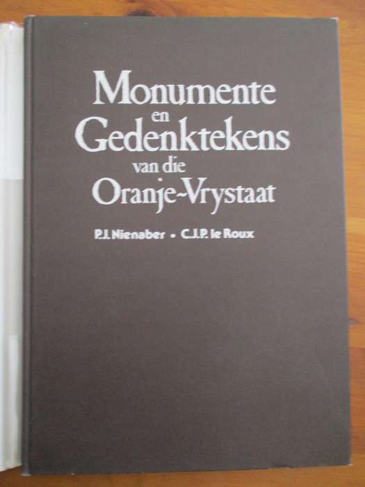 Monumente en Gedenktekens van die Oranje-Vrystaat  P.J. Nienaber  C.J le Roux