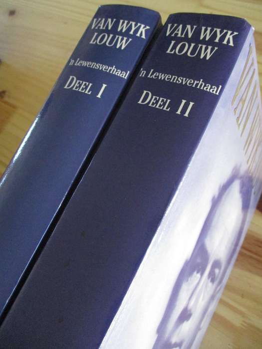 NP VAN WYK LOUW - 'n Lewensverhaal. 2 Volume Stel