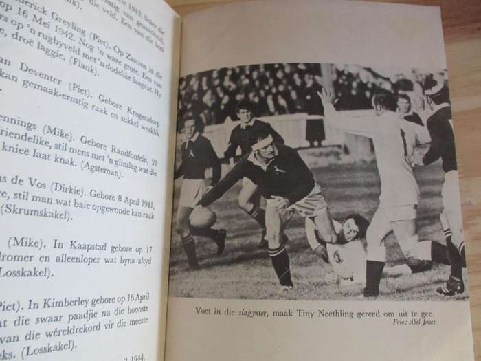 Rugby agter Doringdraad (1969/70 Springbok Rugbytoer na die Britse Eilande). Deur Gerhard Viviers
