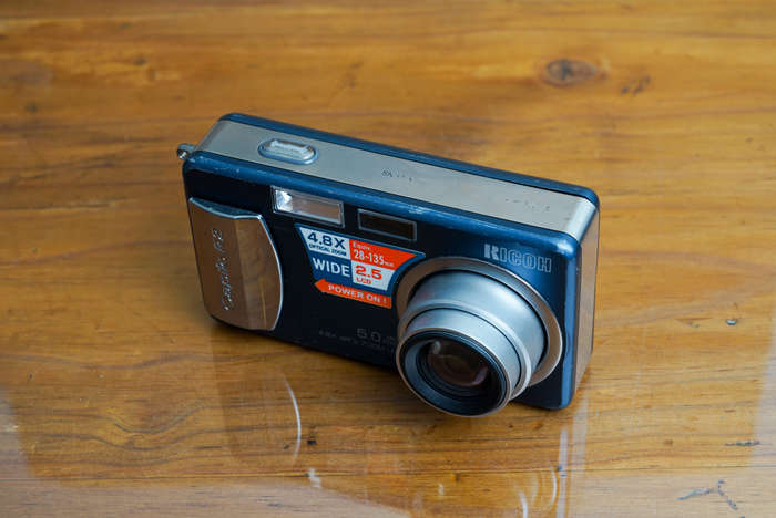 Ricoh Caplio R2 digital compact camera **CCD sensor**