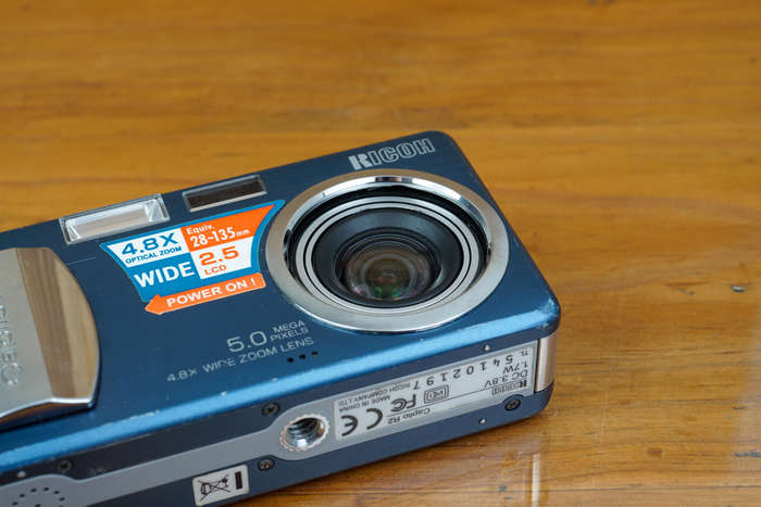Ricoh Caplio R2 digital compact camera **CCD sensor**
