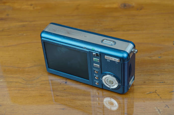 Ricoh Caplio R2 digital compact camera **CCD sensor**