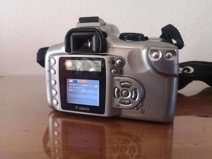 Canon EOS 300D digital SLR camera