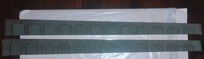 Set of Sloped Brickwork Embankment Retaining Walls - N Scale
