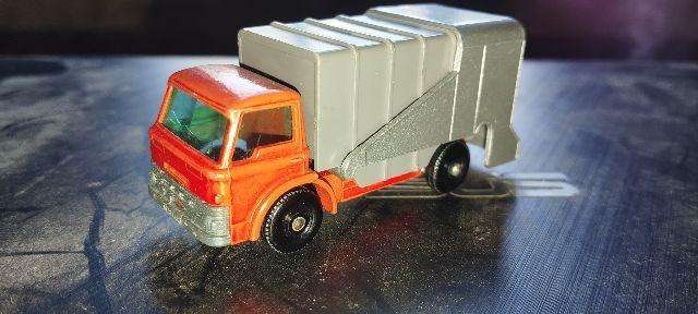 Vintage Matchbox Refuse Truck No 7 - Regular Wheels