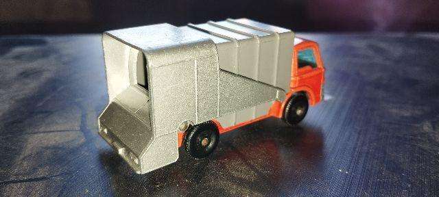 Vintage Matchbox Refuse Truck No 7 - Regular Wheels