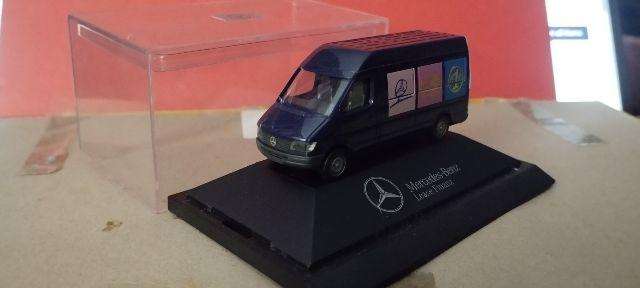 Herpa Mercedes Benz T1N Van -  1/87 Scale