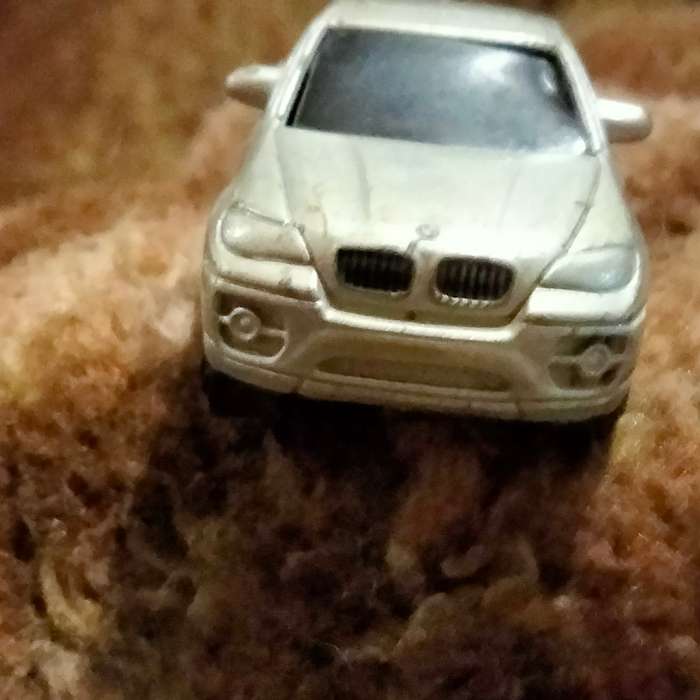 Model car 1 Maisto BMW X6 silver+1 Pawa R Clash green+Power Ranger Orange 1 wheel gone