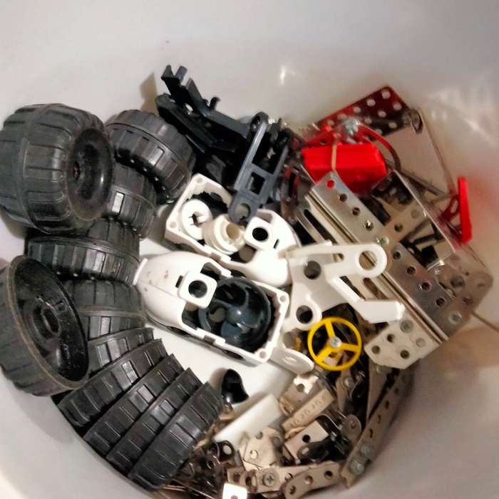 Meccano Mixed odds parts metal+ plastic parts Used+plastic storage tub-brochureREAD+seePic added car
