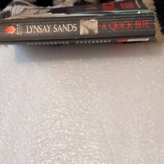 Lindsey Sands A Quick Bite - PB 2005 Book soft cover Pre-owned