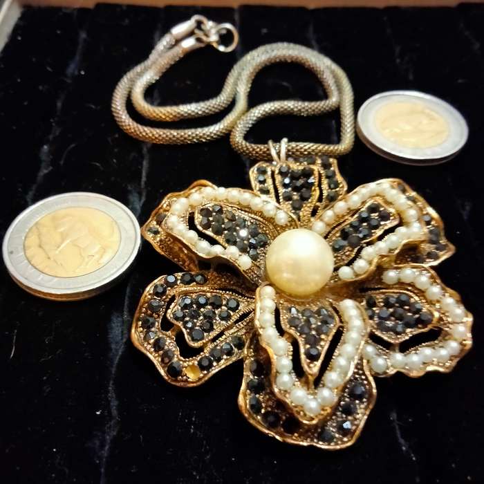 Necklace pendant  Large flower+black small Rhinestones + faux pearls added spring rings +snake chain