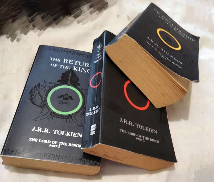 J.R.R. TOLKIEN Lord of Rings 3 books -Pre owned- Soft cover PB 1999-1+2+3 - All for one bid