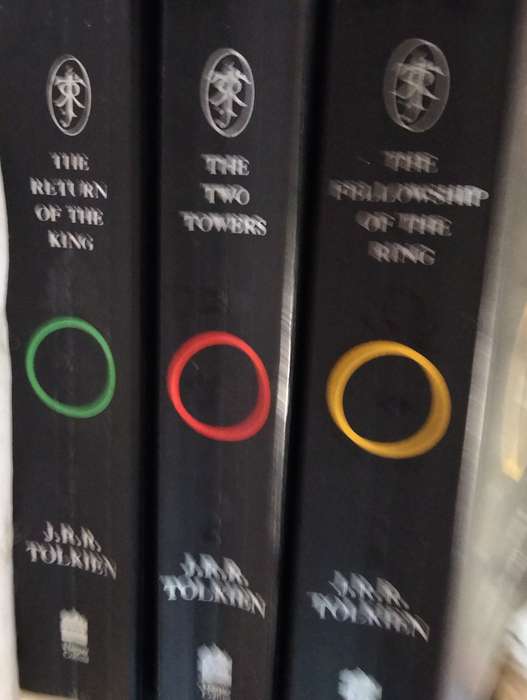 J.R.R. TOLKIEN Lord of Rings 3 books -Pre owned- Soft cover PB 1999-1+2+3 - All for one bid
