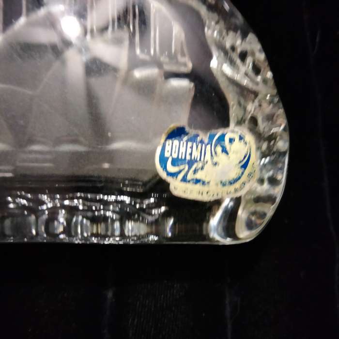 Paperweight Bohemian Crystal Glass Sydney Opera House+ Bridge Etched - Original label- Chips l