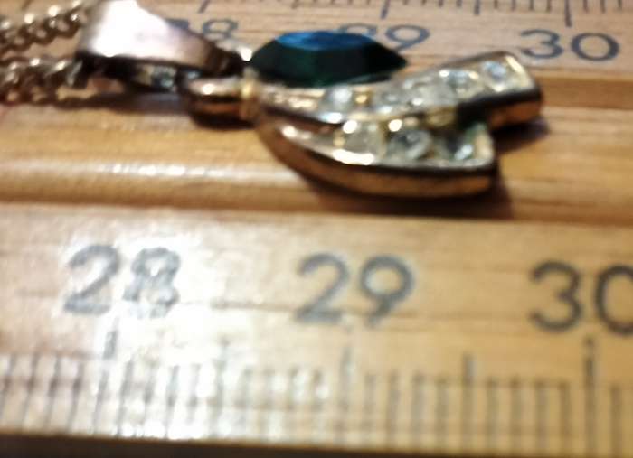 Necklace -SHOOTING STAR Simulated emerald+ crystals Pendant gold tone Delicate chain lobster clasp