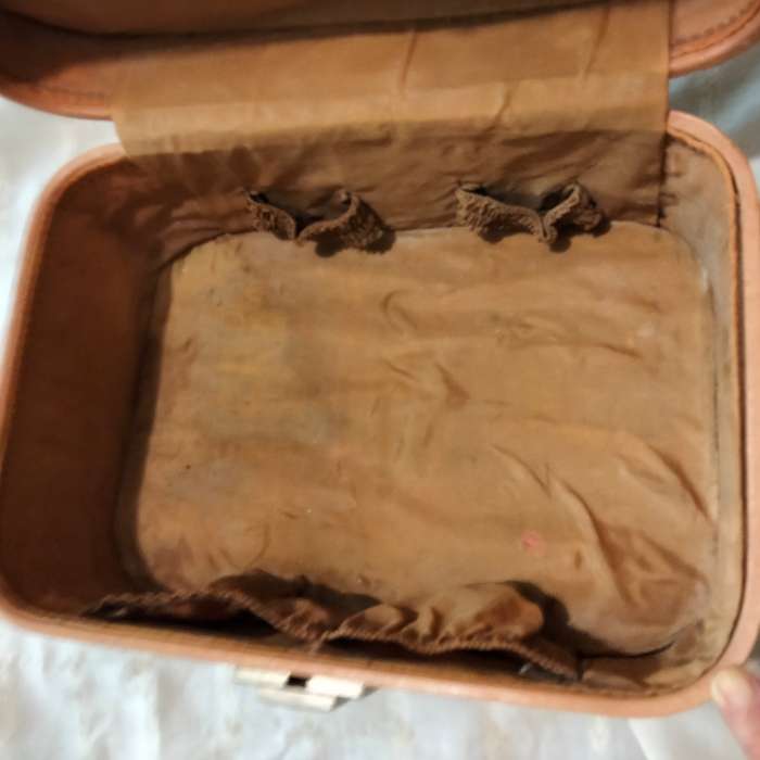 VANITY CASE Vintage - Interior needs TLC small mirror cracked