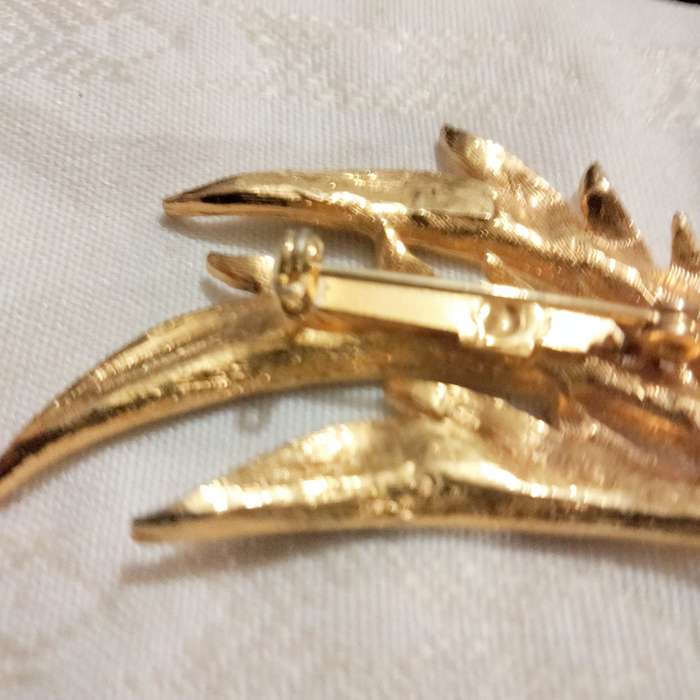 Brooch Leaf prolific Foliate Gold Plated Stunning LOOK AT MY BUY NOW LISTINGS NO WAITING