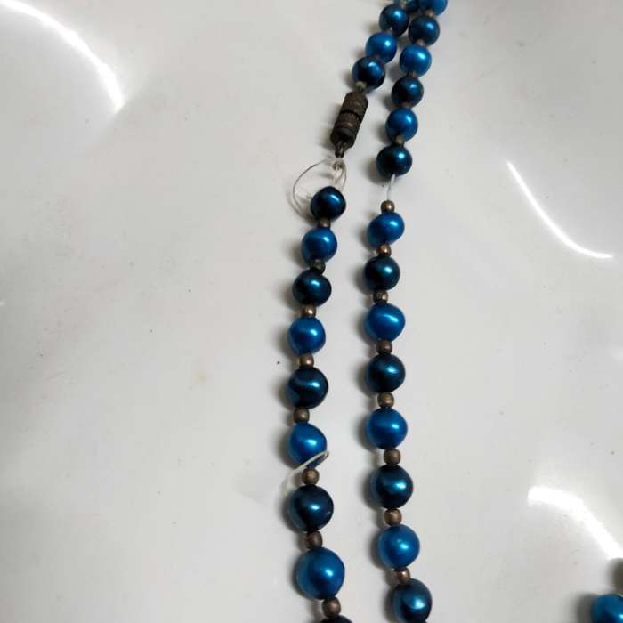 NECKLACE Long Synthetic Blue beads small gold beads Vtg Barrel clLOOK At My BUY NOW ITEMS NO WAITING