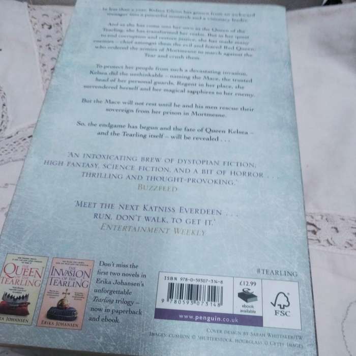 ERIKA JOHANSEN -3 books - The Queen of THE TEARLING + The FATE of the TEARLING- Pre-owned Softcover