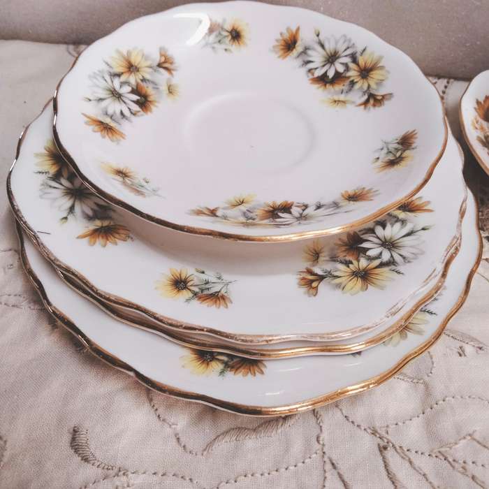 Queen Anne bone china Duo+Colclough 3 side/cake plate+1 saucerLOOK AT MY BUY NOW LISTINGS NO WAITING