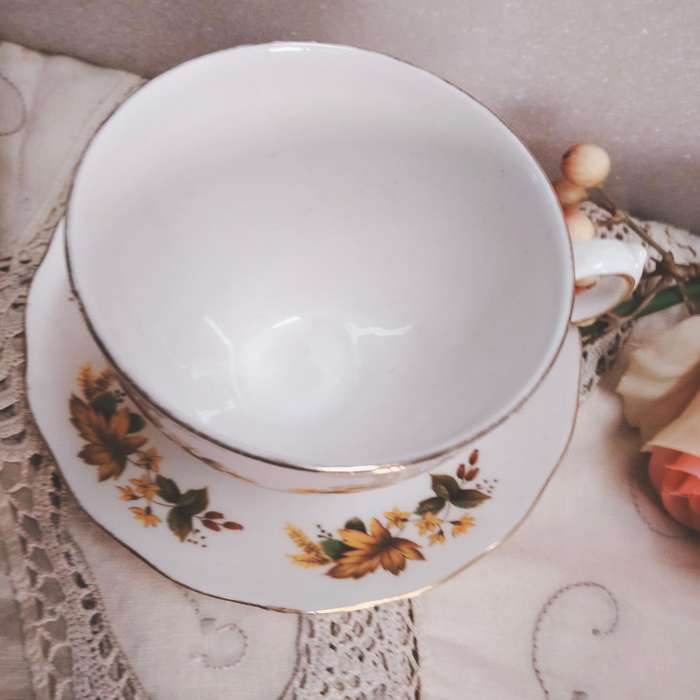 Queen Anne bone china Duo+Colclough 3 side/cake plate+1 saucerLOOK AT MY BUY NOW LISTINGS NO WAITING