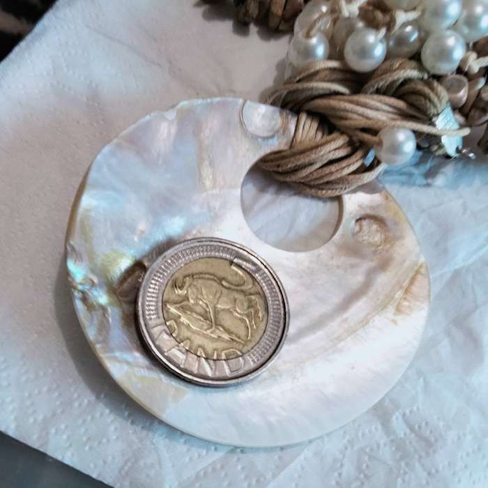 Necklaces 2 separate Now 1-Lots polished chip gemstones+1 Large Mother Of Pearl+faux pearls on cord