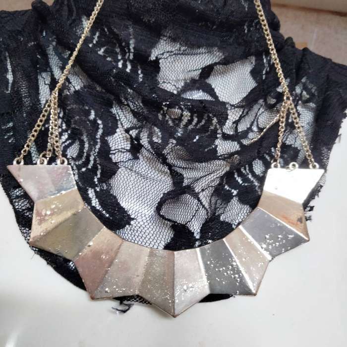Necklace Choker Metal Gold tone DAZZLING  Fane shape - LOOK At MY BUY NOW items NO WAITING