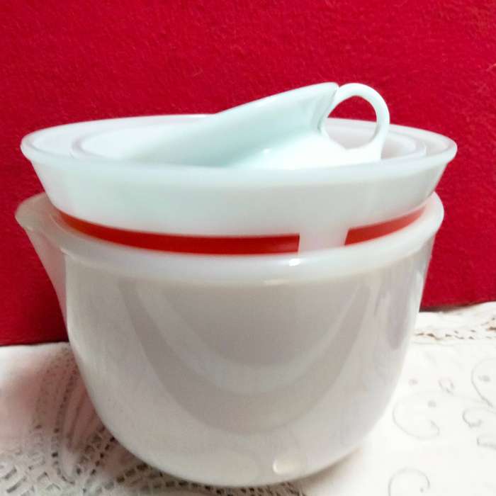 4 Milk Glass Mixing Bowls-Sunbeam 22-2Red Stripe 1no.13 no maker+sauceLOOK At My BUY NOW  NO WAITING