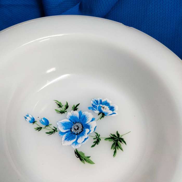 4 Milk Glass 1 Arcopol France Casserole dish+lid KALINKA+3 small bowlLOOK At My BUY NOW - NO WAITING