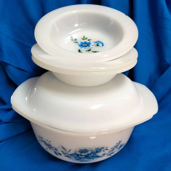 4 Milk Glass 1 Arcopol France Casserole dish+lid KALINKA+3 small bowlLOOK At My BUY NOW - NO WAITING