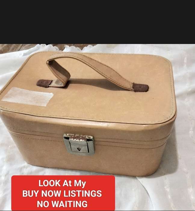 VANITY CASE Vintage - Interior needs TLC small mirror cracked