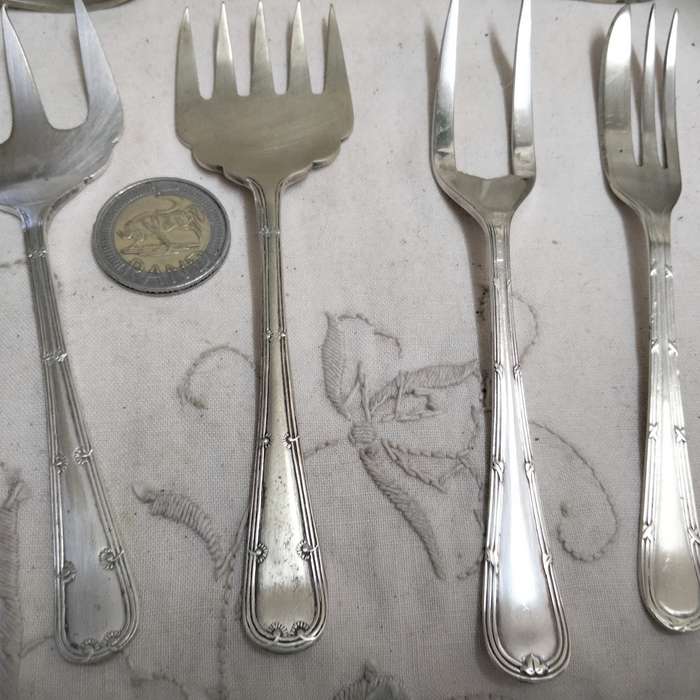 5 table Ware Serving Forks Vintage LOOK At My BUY NOW LISTINGS NO WAITING