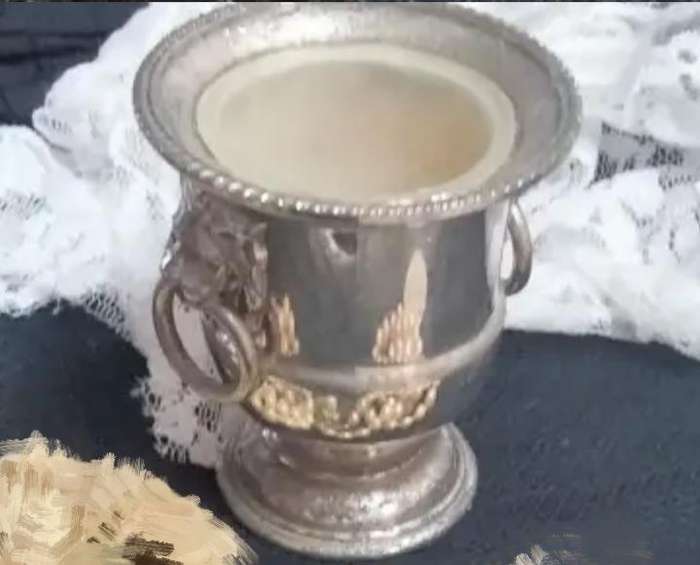 Urn Viners  Sheffield Silver plate 2 Lion heads side LOOK At My BUY NOW items NO WAITING