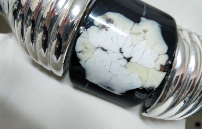 Absolutely STUNNING Bracelet large Silver black+white flower squares stretch elastic