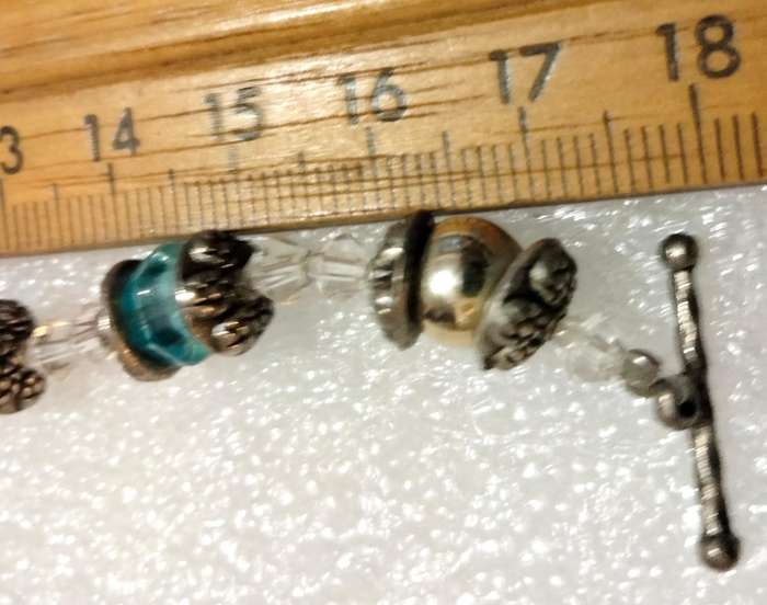 BRACELET 2- Metal stretch flowers middle Crystal+Toggle clasp glass beads+Cross+spacer silver tone