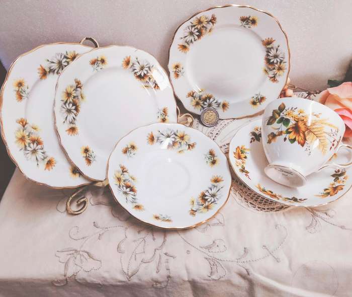 Queen Anne bone china Duo+Colclough 3 side/cake plate+1 saucerLOOK AT MY BUY NOW LISTINGS NO WAITING