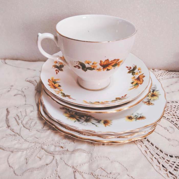Queen Anne bone china Duo+Colclough 3 side/cake plate+1 saucerLOOK AT MY BUY NOW LISTINGS NO WAITING